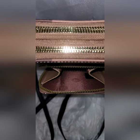 Elegant Tan and Black Crossbody Bag - Picture 5 of 6